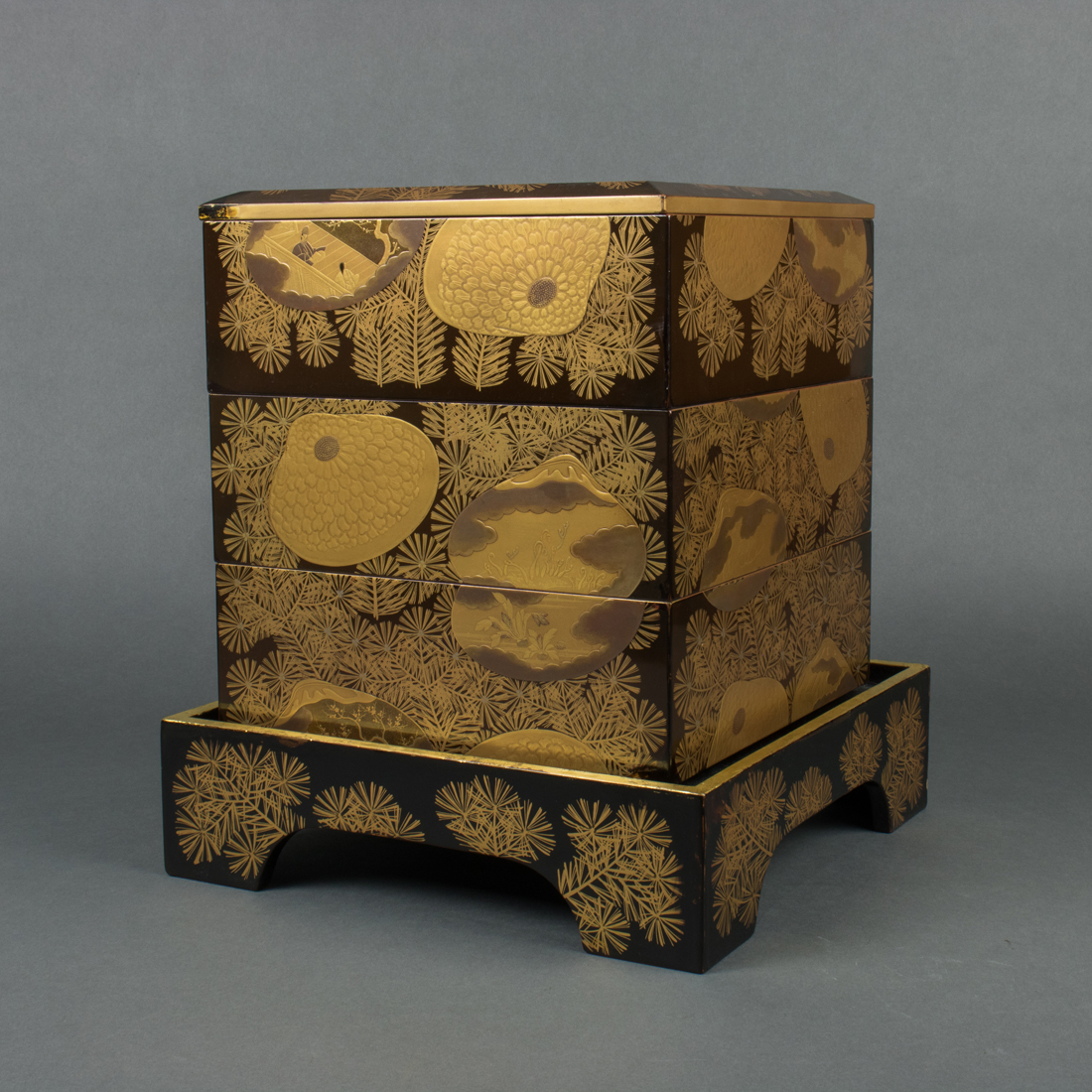 JAPANESE GILT LACQUERED TIERED FOOD