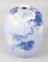 JAPANESE HIRADO PORCELAIN GOUR