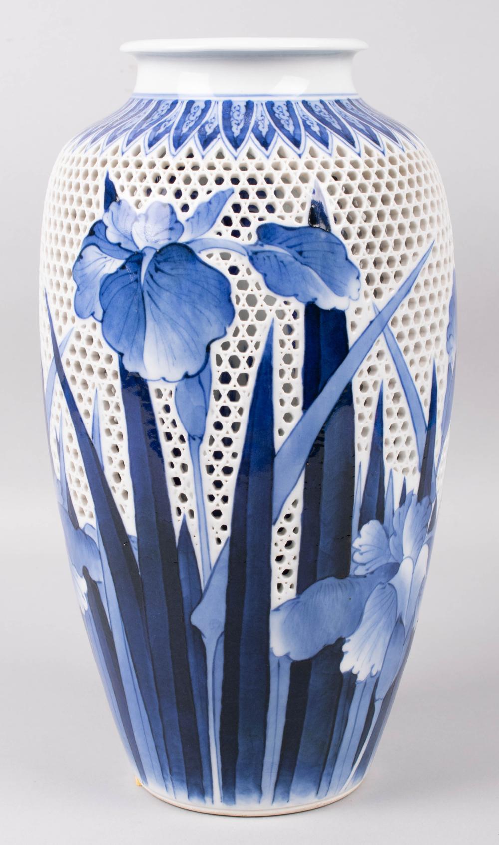 JAPANESE HIRADO UNDERGLAZE BLUE AND