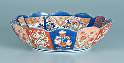 Japanese Imari bowl, scalloped rim,