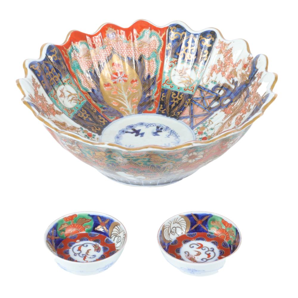 JAPANESE IMARI FLUTED PORCELAIN
