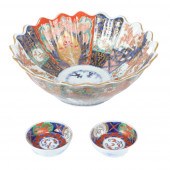 JAPANESE IMARI FLUTED PORCELAI