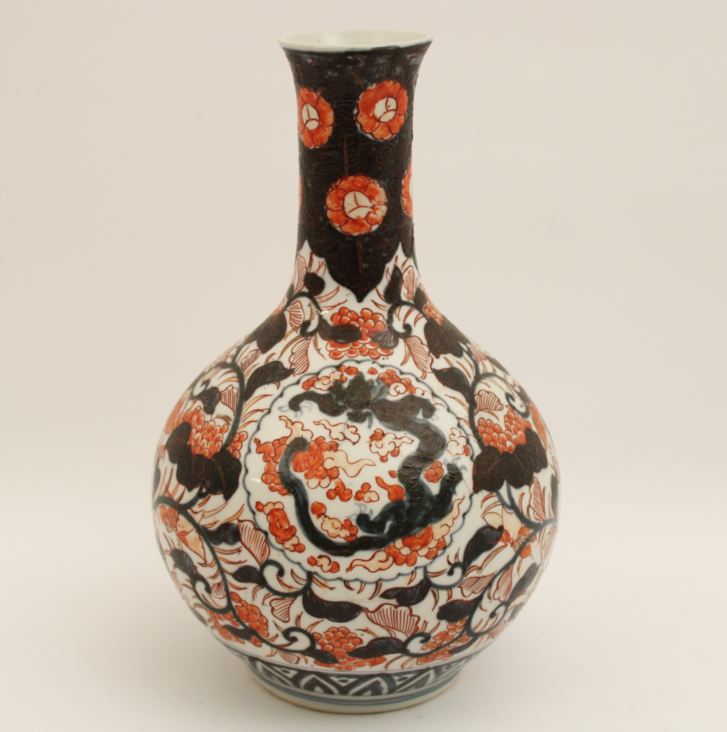 JAPANESE IMARI PEAR SHAPED VASE;
