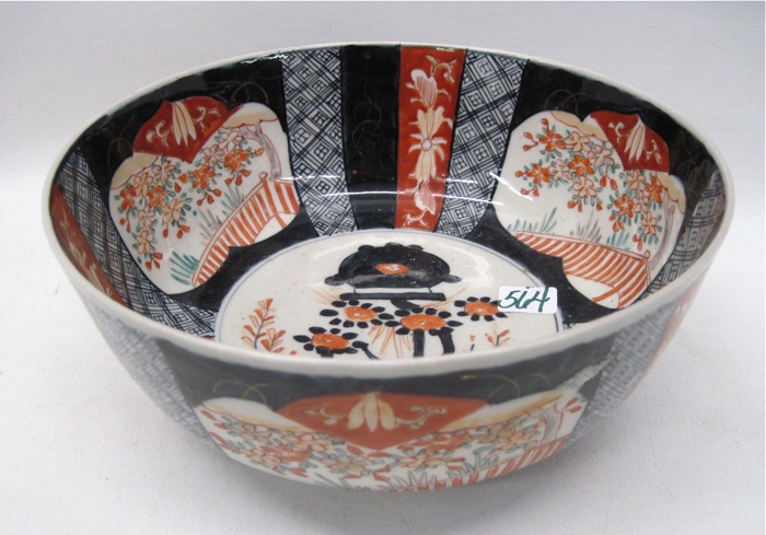 JAPANESE IMARI PORCELAIN BOWL. Hand