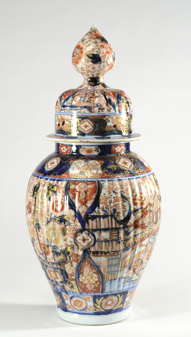 JAPANESE IMARI PORCELAIN COVERED