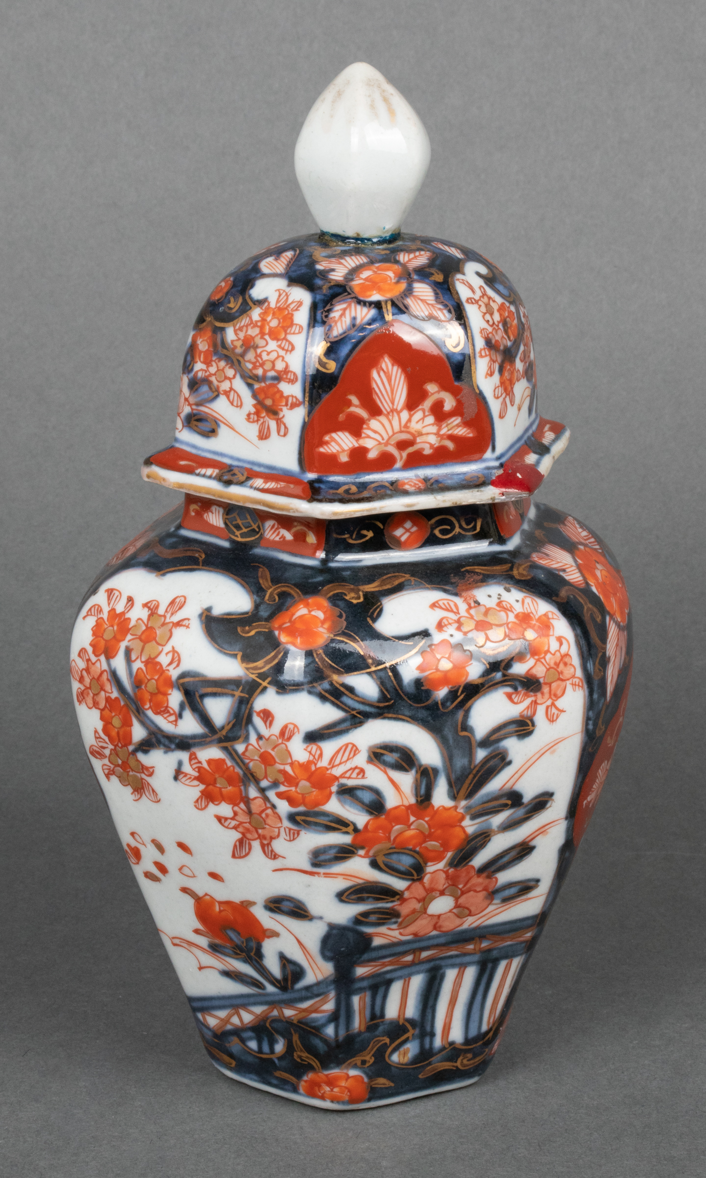 JAPANESE IMARI PORCELAIN COVERED