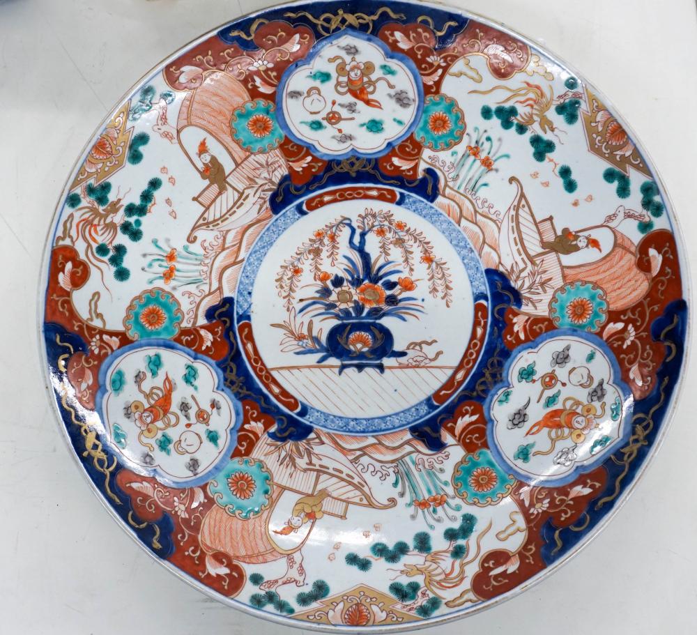 JAPANESE IMARI TYPE CHARGER D: 18
