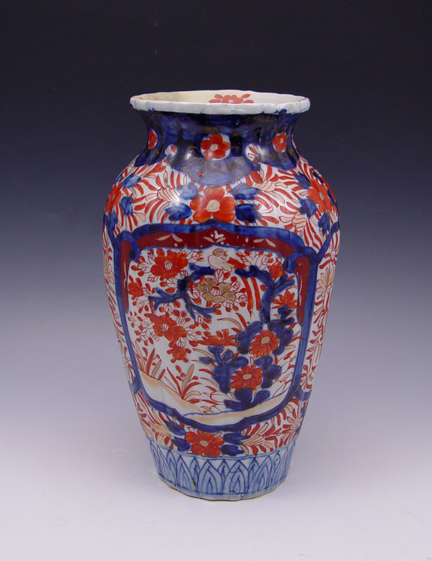JAPANESE IMARI VASE: Iron red and