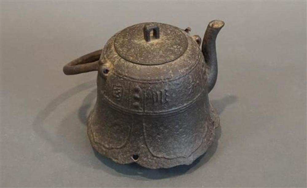 JAPANESE IRON ARCHAIC FORM TEAPOT