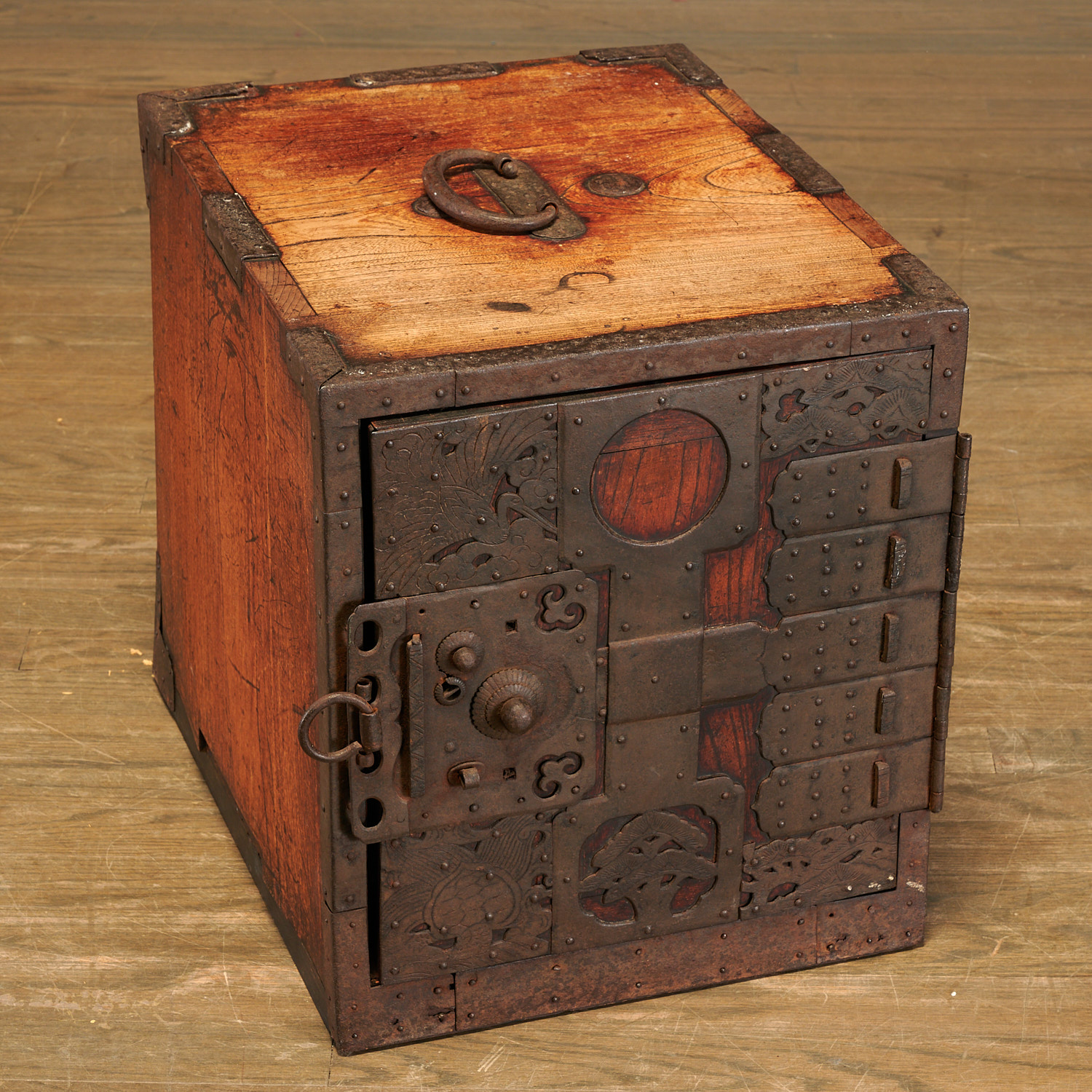 JAPANESE IRON-MOUNTED ELM STRONG