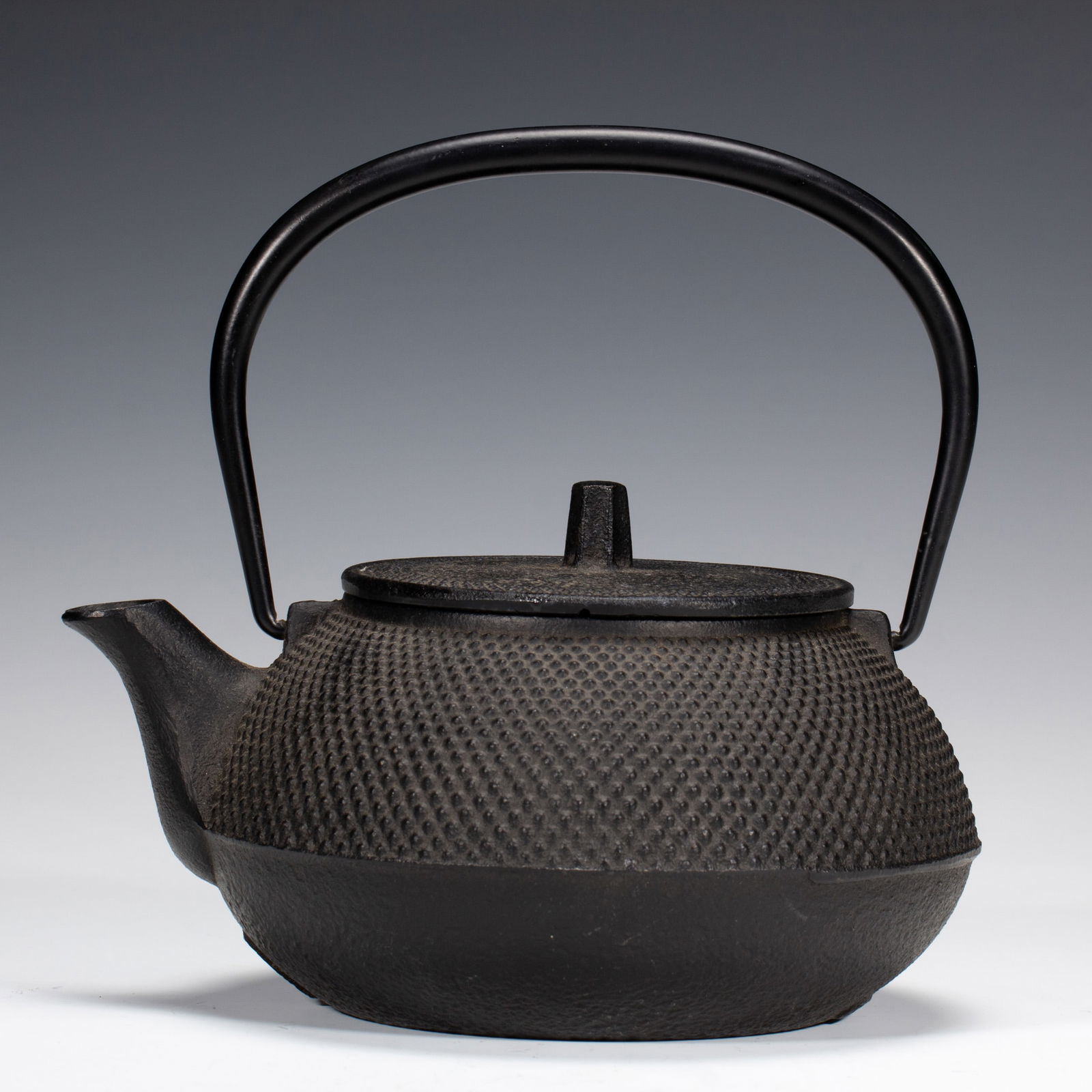 JAPANESE IRON TEAPOT: CRAFTSMANSHIP