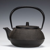 JAPANESE IRON TEAPOT: CRAFTSMA