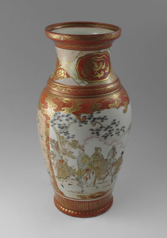 JAPANESE KUTANI PORCELAIN VASE: