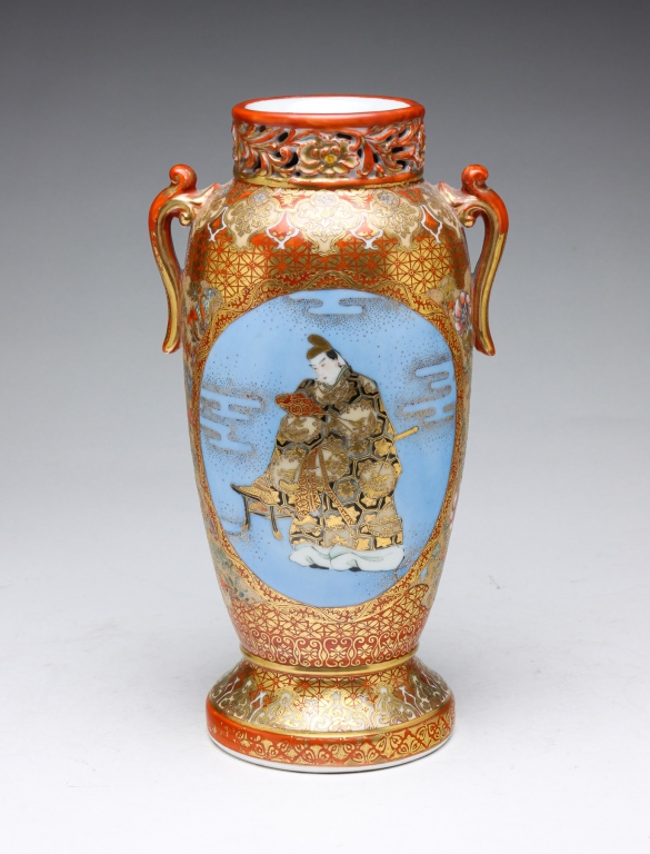 JAPANESE KUTANI PORCELAIN VASE.