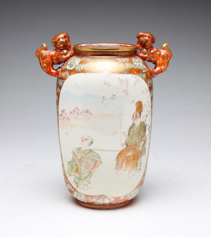 JAPANESE KUTANI PORCELAIN VASE.