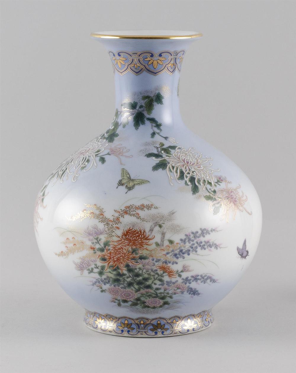 JAPANESE KYOTO PORCELAIN VASE