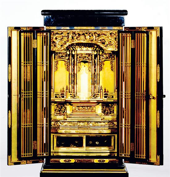 Japanese lacquer and giltwood
