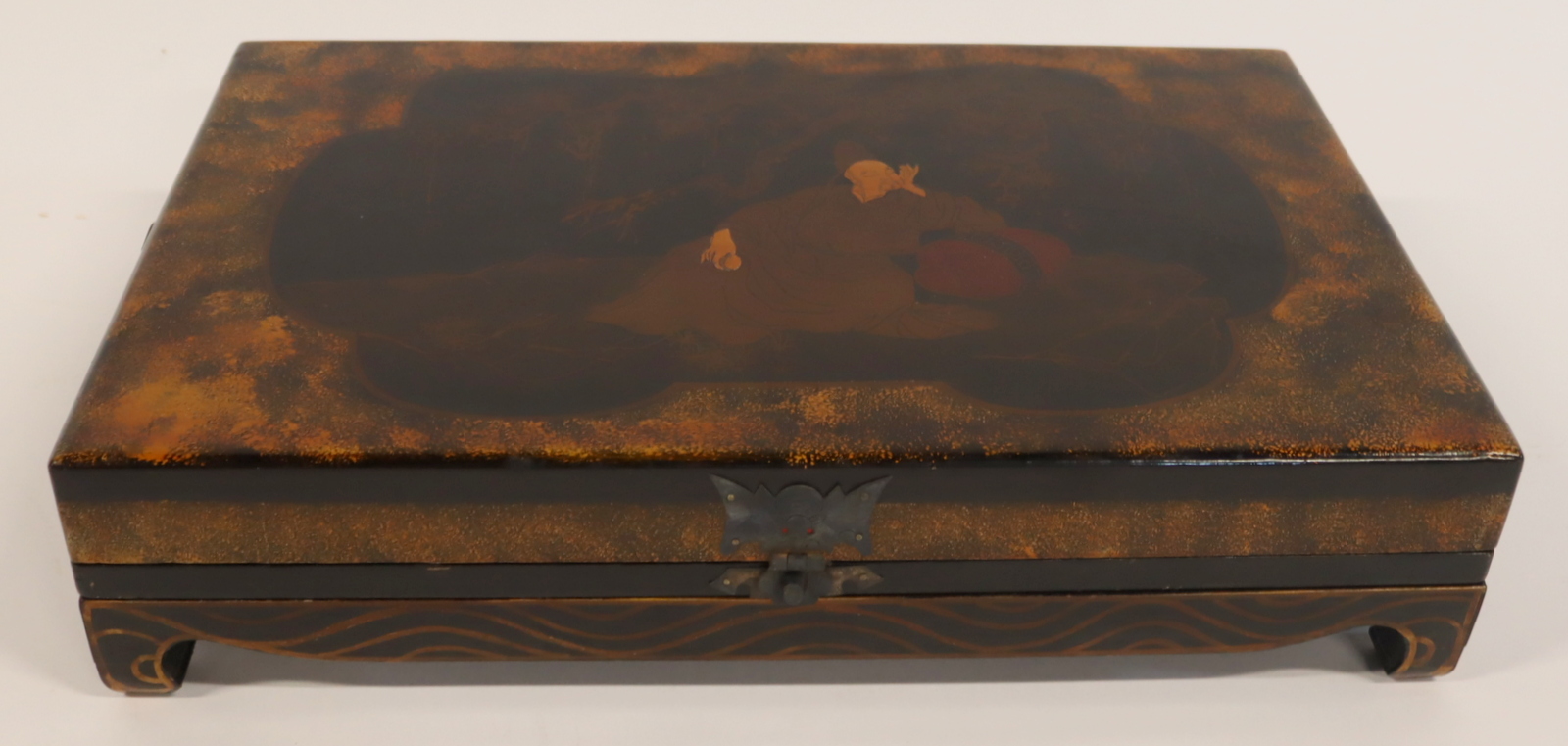 JAPANESE LACQUERED BOX ON STAND.