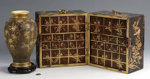JAPANESE LACQUERED BOX WITH VASE1st