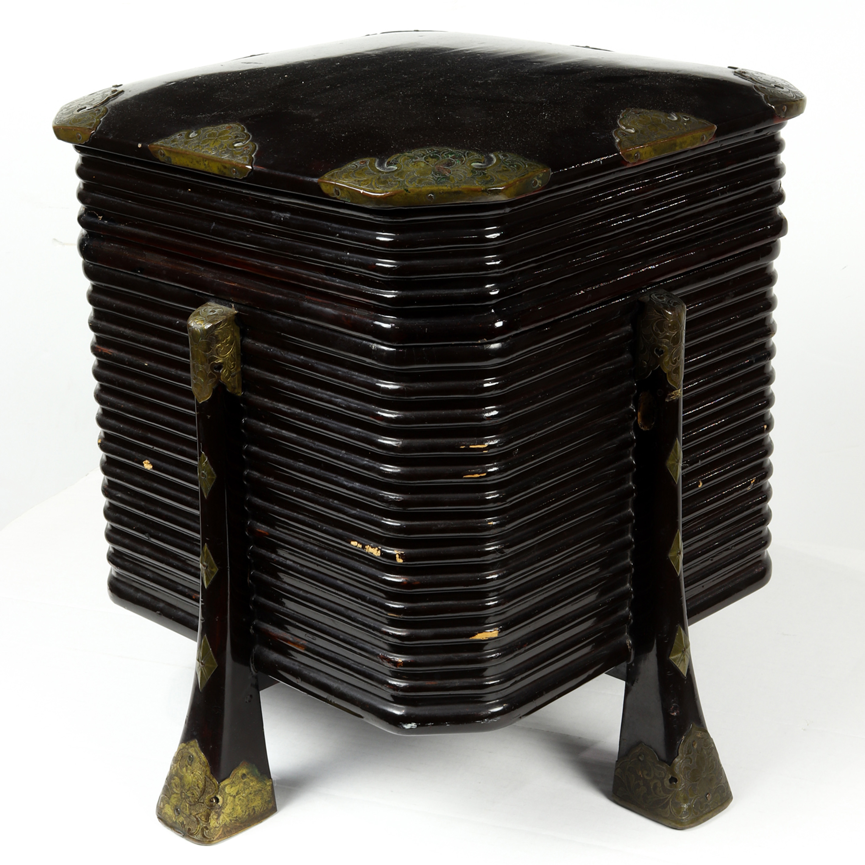 JAPANESE LACQUERED CONTAINER