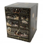 JAPANESE LACQUERED JEWELRY BOX