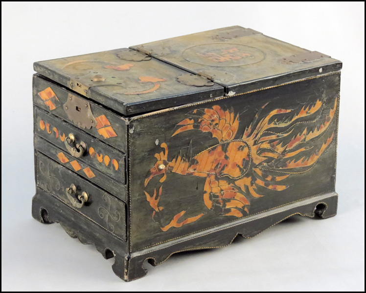 JAPANESE LACQUERED MAKEUP BOX. H: