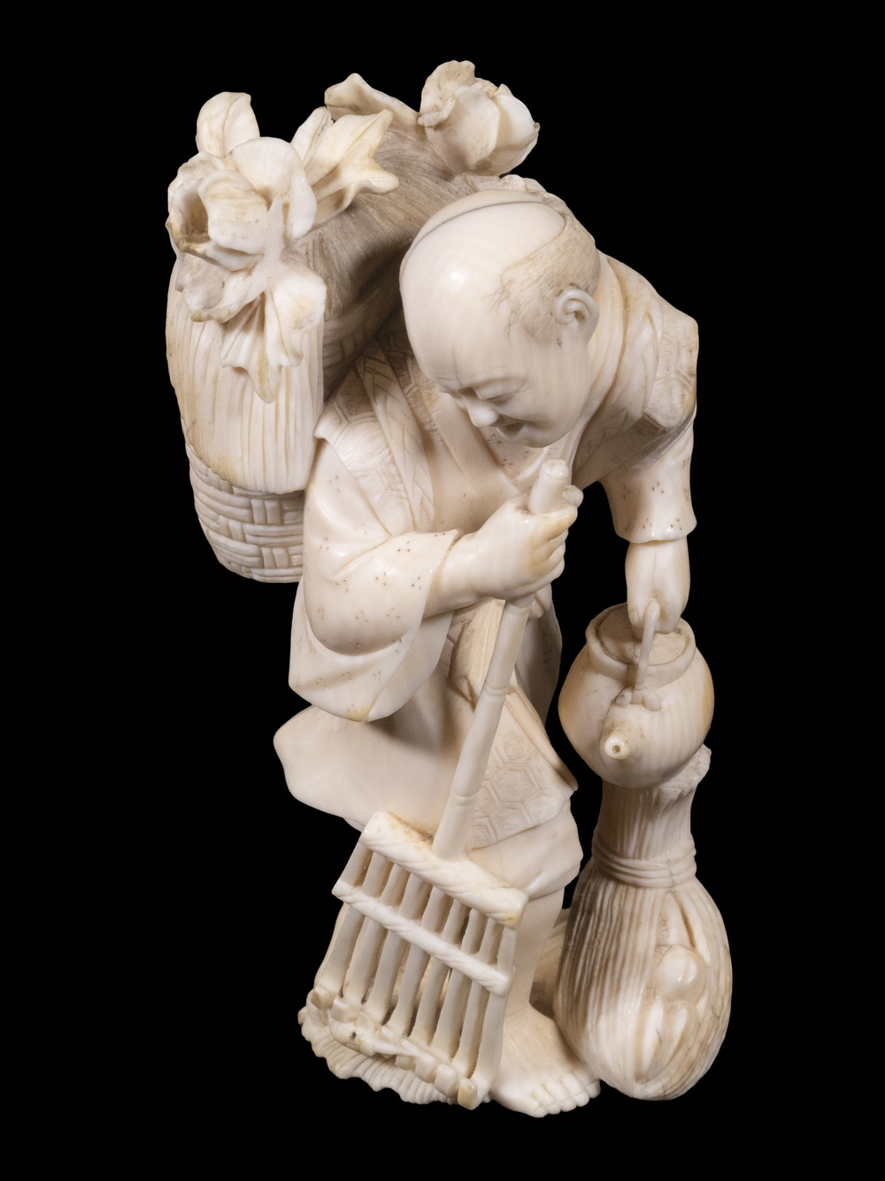 JAPANESE MEIJI OKIMONO IN IVORY