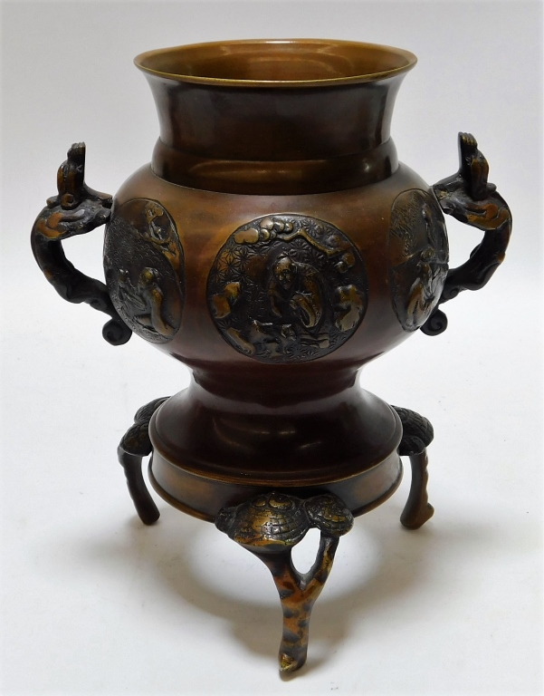 JAPANESE MEIJI PERIOD BRONZE TRIPOD