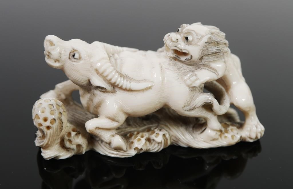 JAPANESE NETSUKE OF LION AND