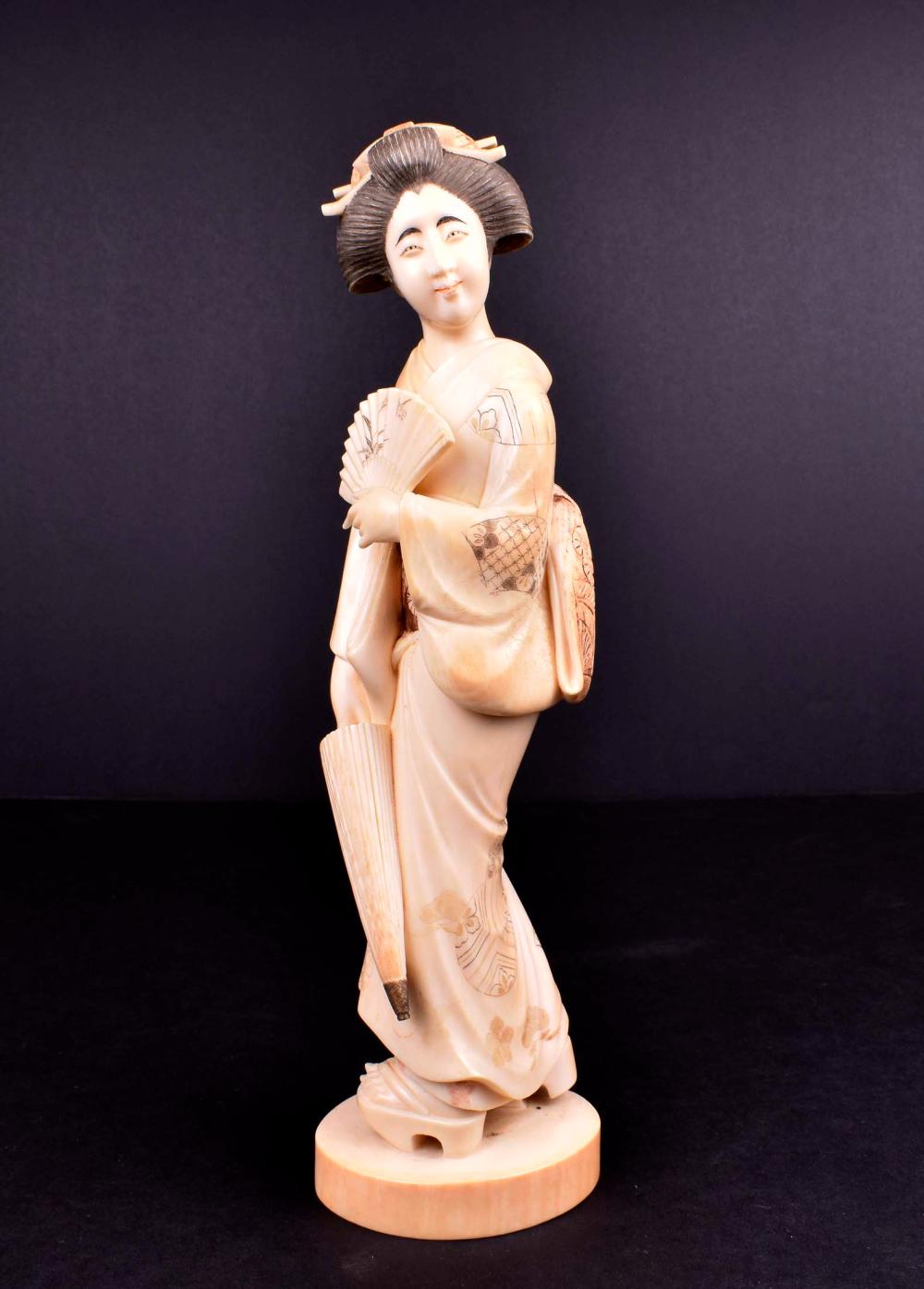 JAPANESE OKIMONO OF A GEISHA WITH