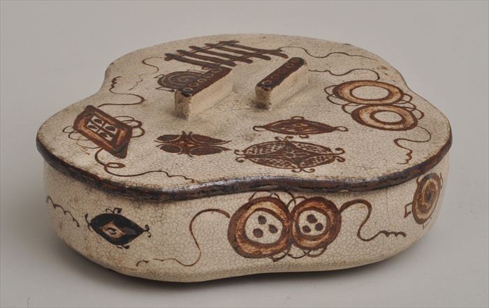 JAPANESE ORIBE POTTERY TREFOIL