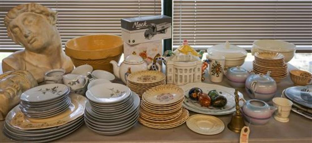 JAPANESE PORCELAIN DINNER SERVICE