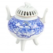JAPANESE PORCELAIN HIRADO WARE