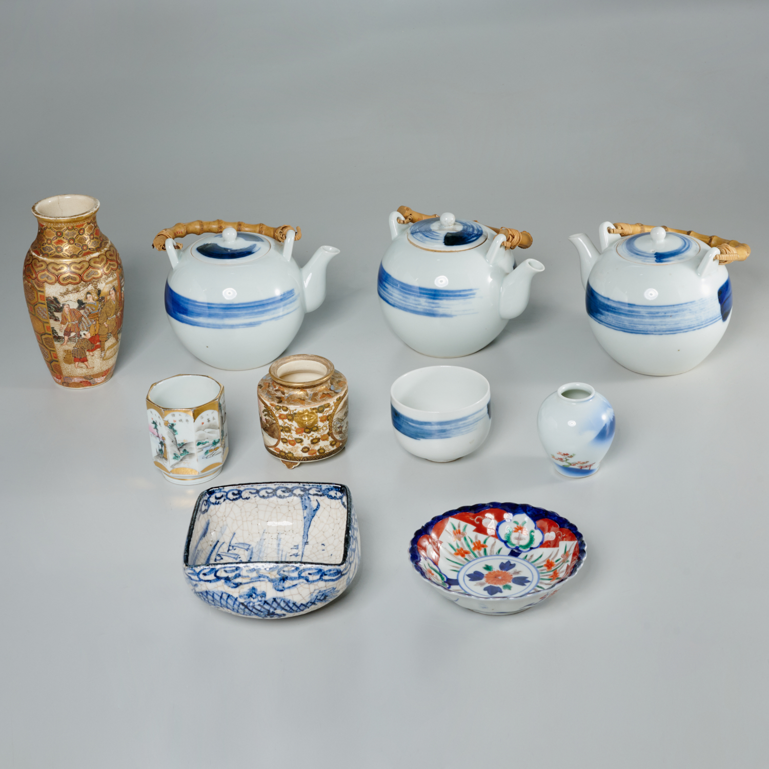 JAPANESE PORCELAINS GROUP,