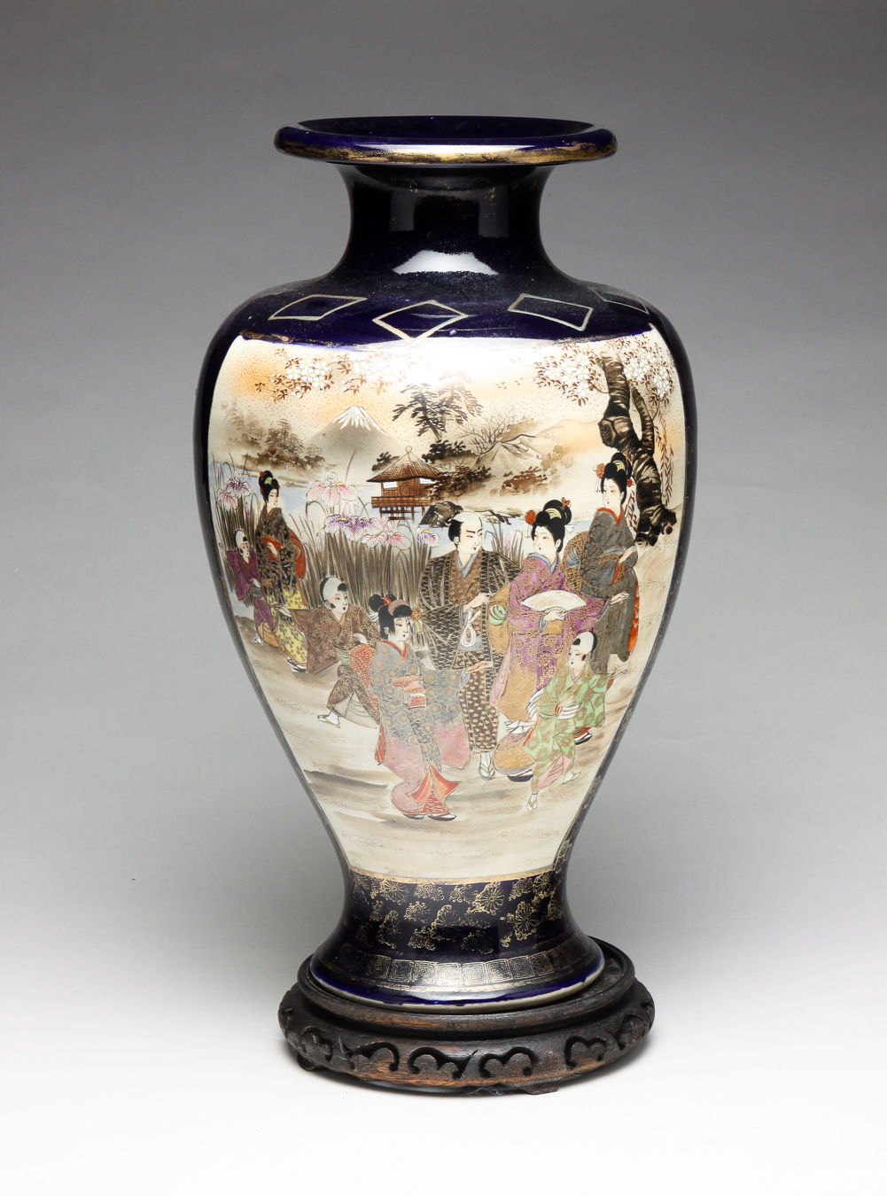JAPANESE SATSUMA VASE. Meiji Period