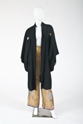 JAPANESE SILK KIMONO AND CHINE