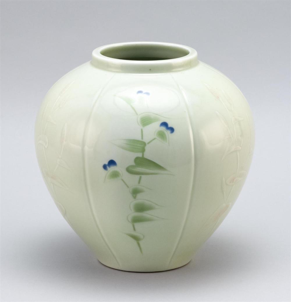 JAPANESE STUDIO PORCELAIN VASE 20TH