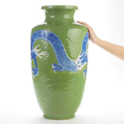 JAPANESE STUDIO PORCELAIN VASE WITH