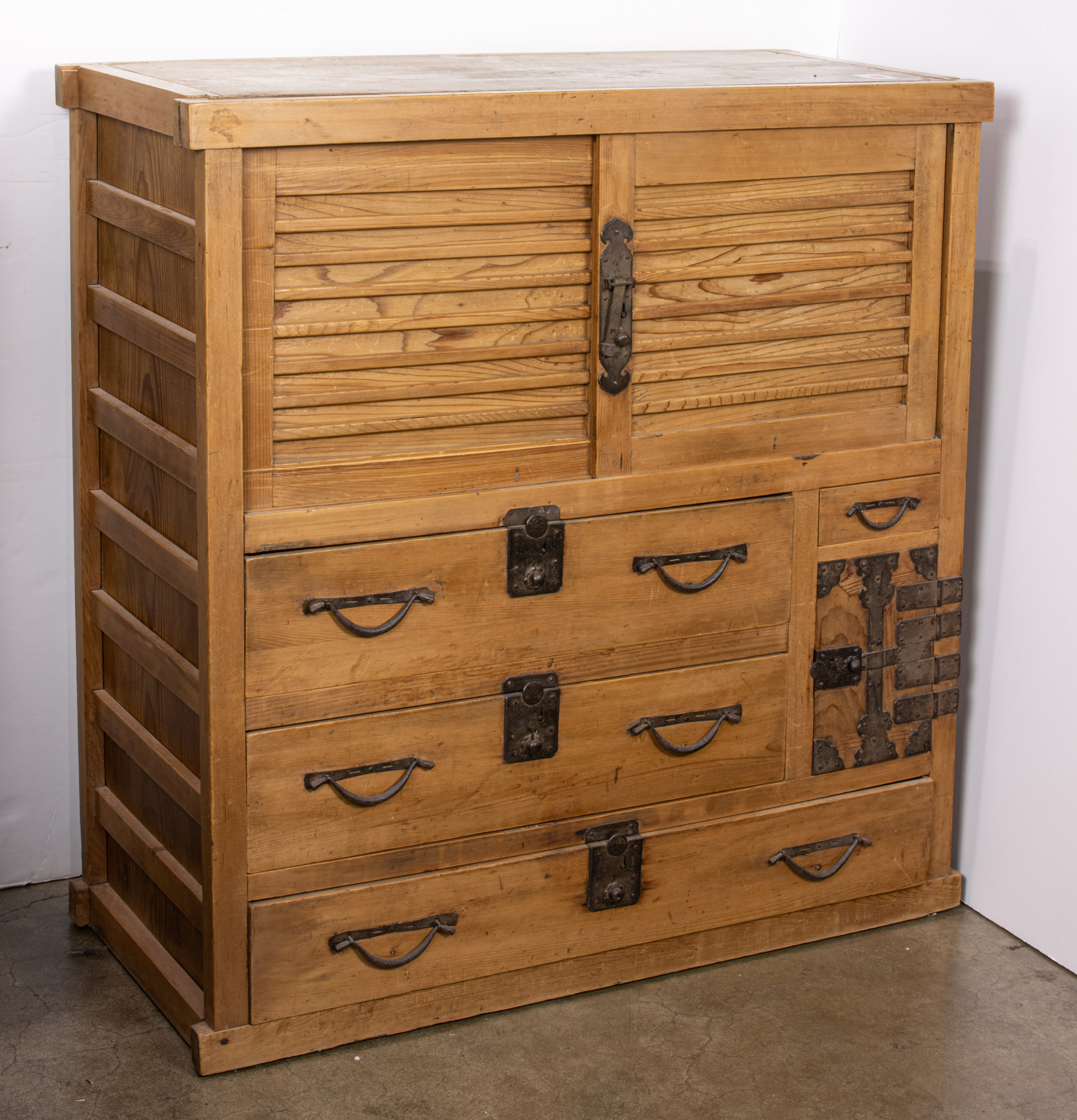 JAPANESE TANSU Japanese tansu. 36"h