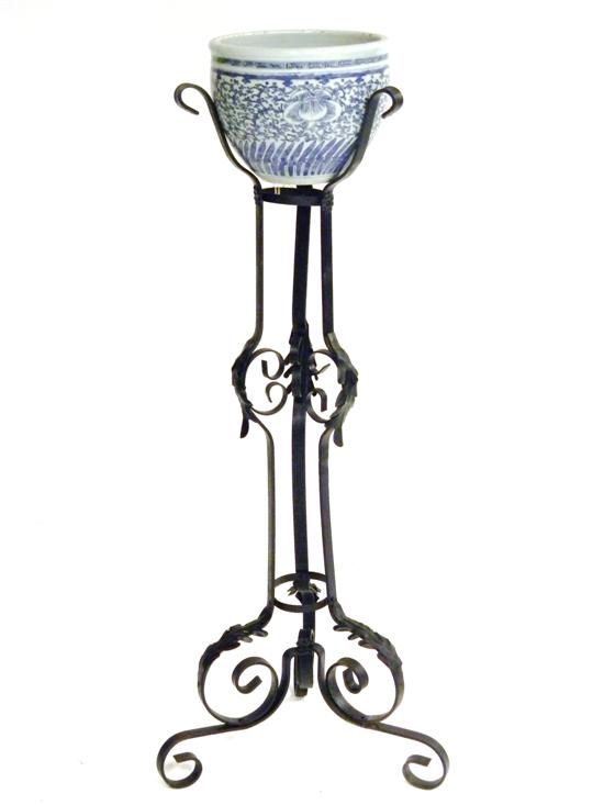 Jardinere on stand  meandering