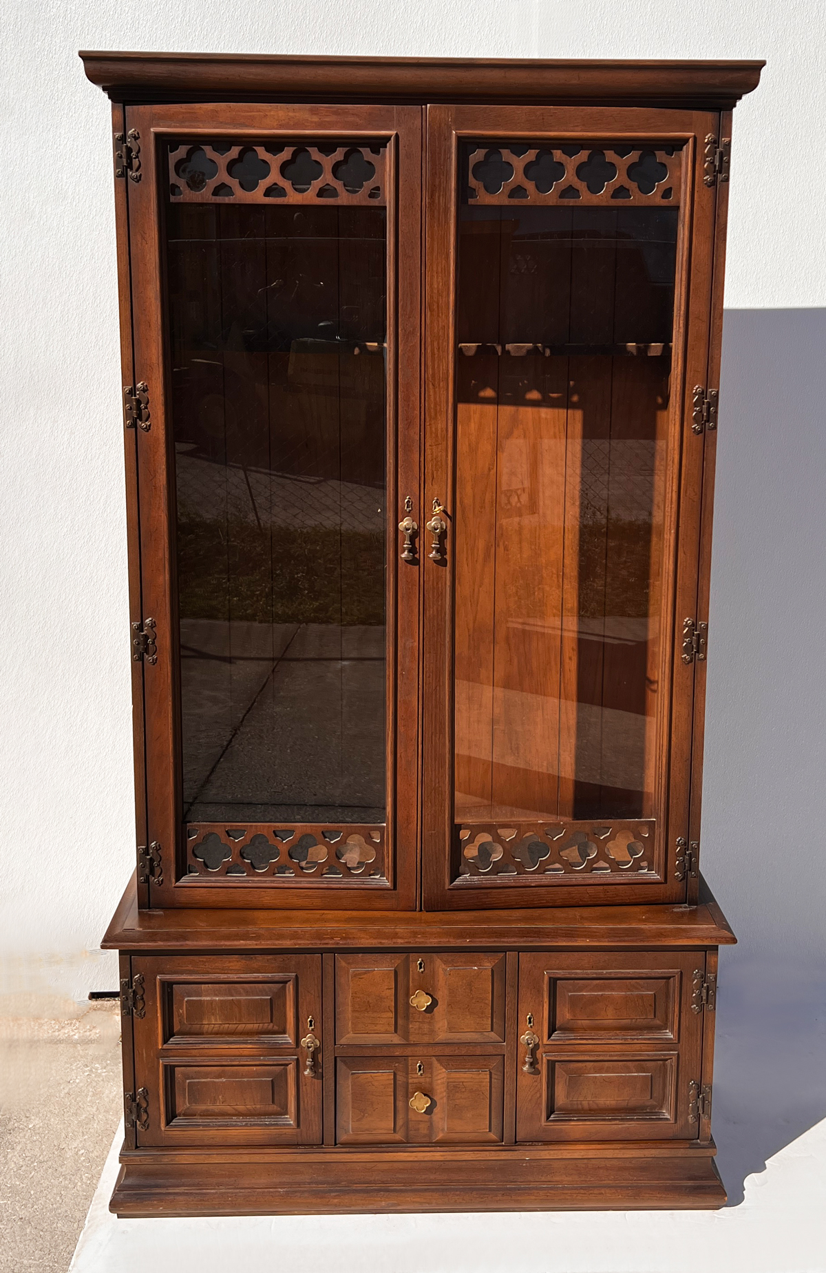 JASPER CABINET CO. GUN CABINET: