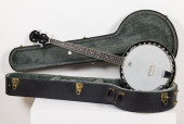 JB PLAYER BANJO IN HARD CASE<b
