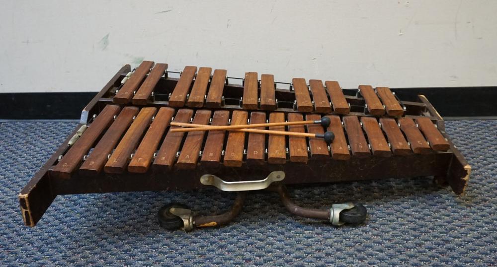 JENCO XYLOPHONE, WHEN STANDING: