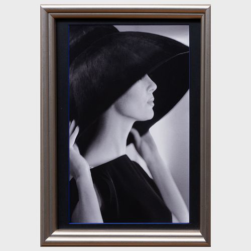 JERRY SCHATZBERG (B. 1927): PARIS