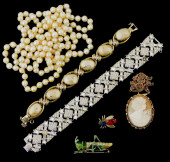 JEWELRY: 10K GOLD CAMEO AND FI