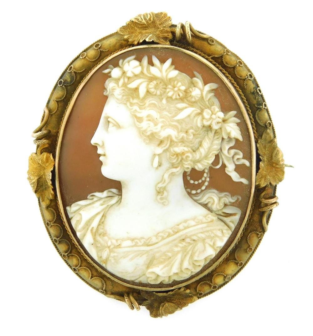 JEWELRY: 14K CAMEO PIN, OVAL