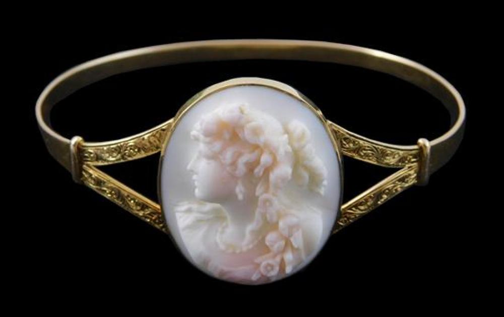 JEWELRY: 14K GOLD CAMEO BANGLE