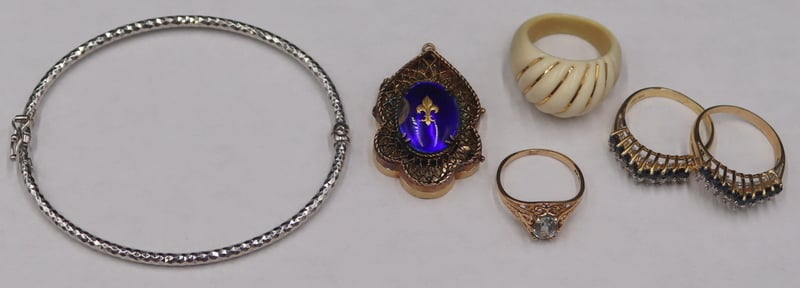 JEWELRY. 14KT AND 10KT GOLD JEWELRY