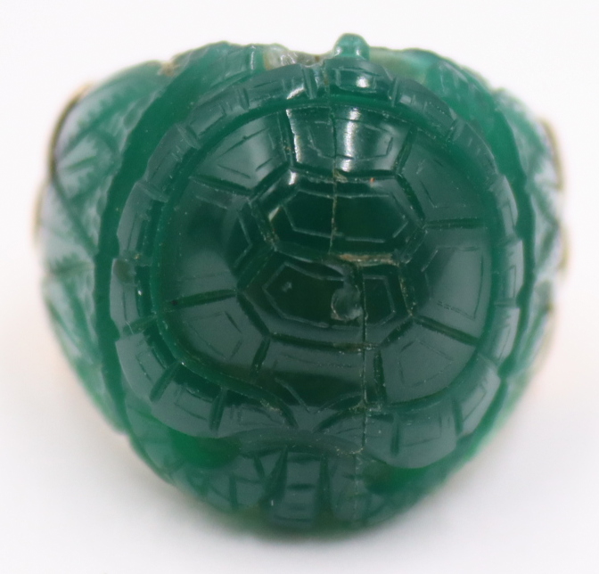 JEWELRY. 14KT AND CARVED GEM TURTLE