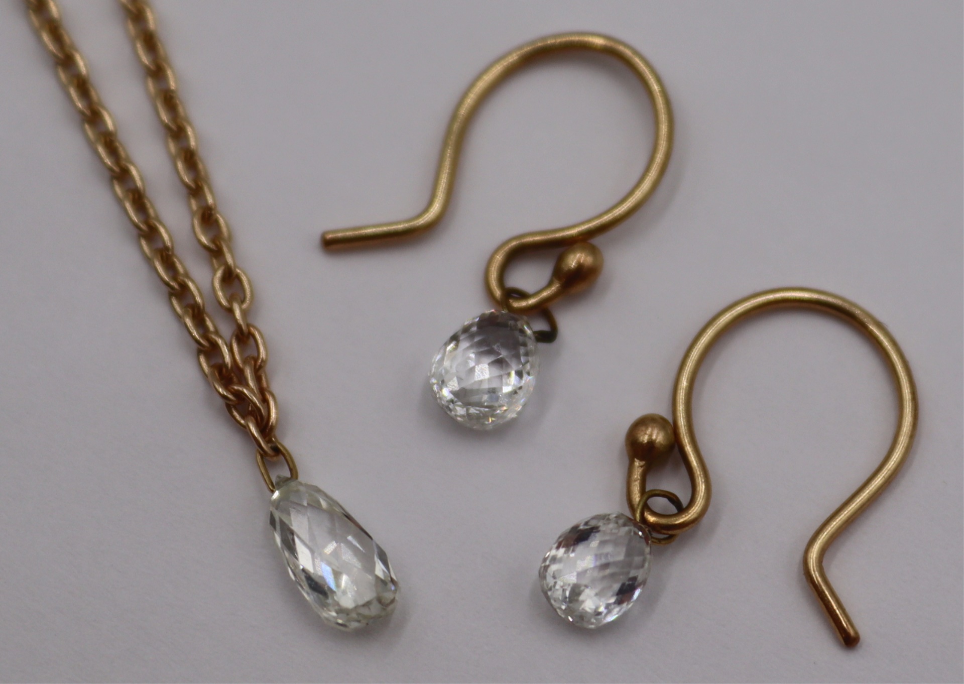 JEWELRY. 14KT GOLD AND BRIOLETTE